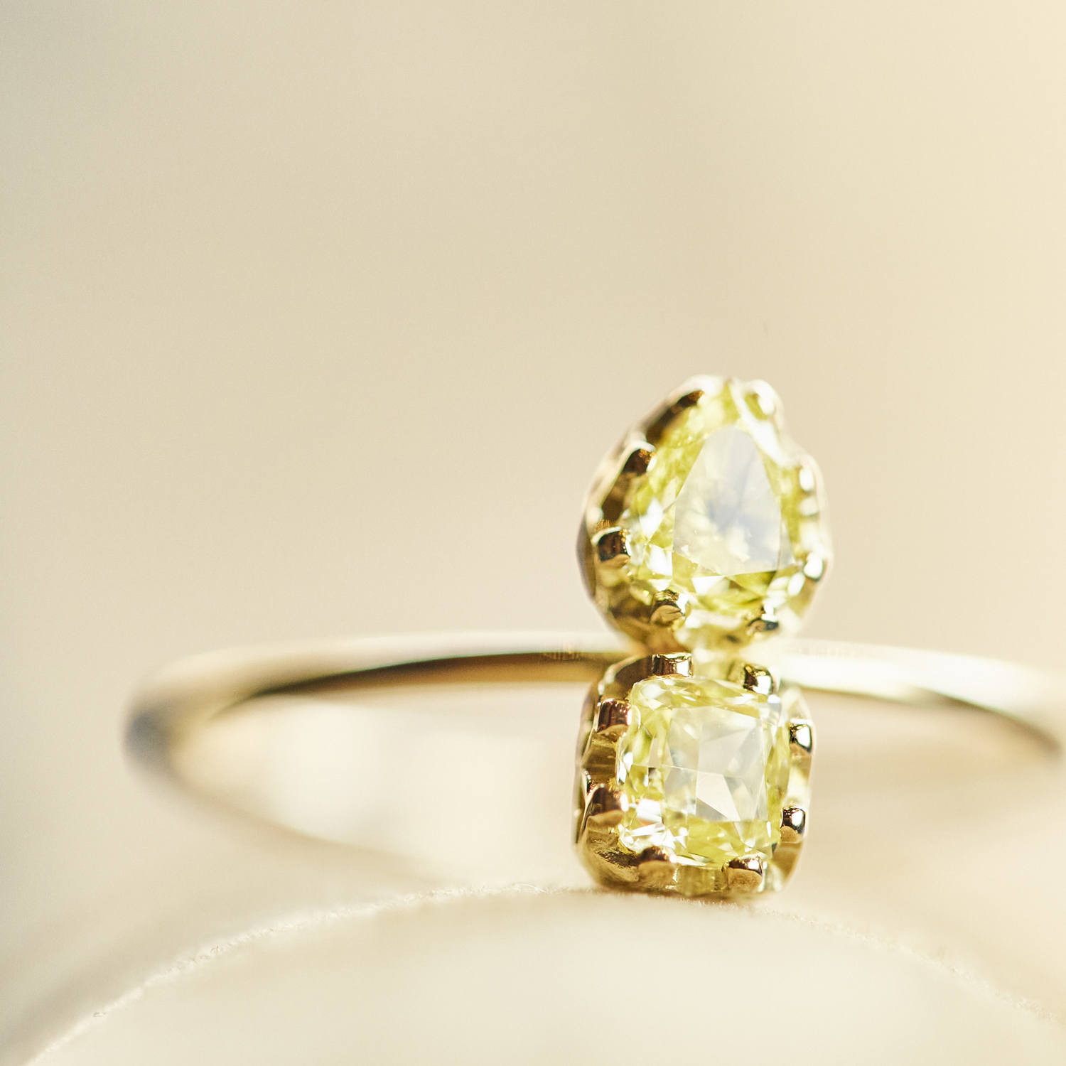 float ring w Fancy Yellow Diamond / 2204-015