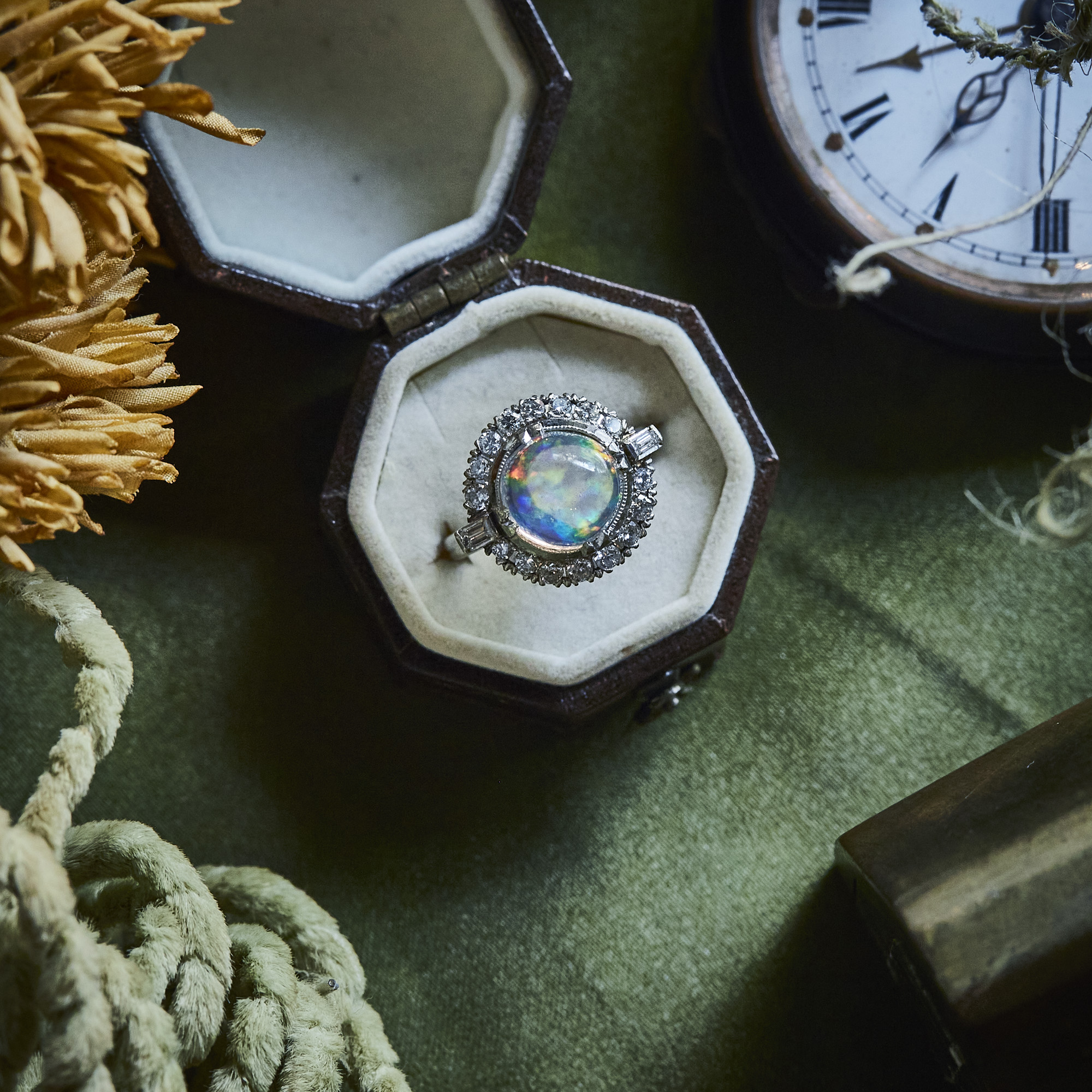 Opal & Diamond Vintage ring / 2507AU014