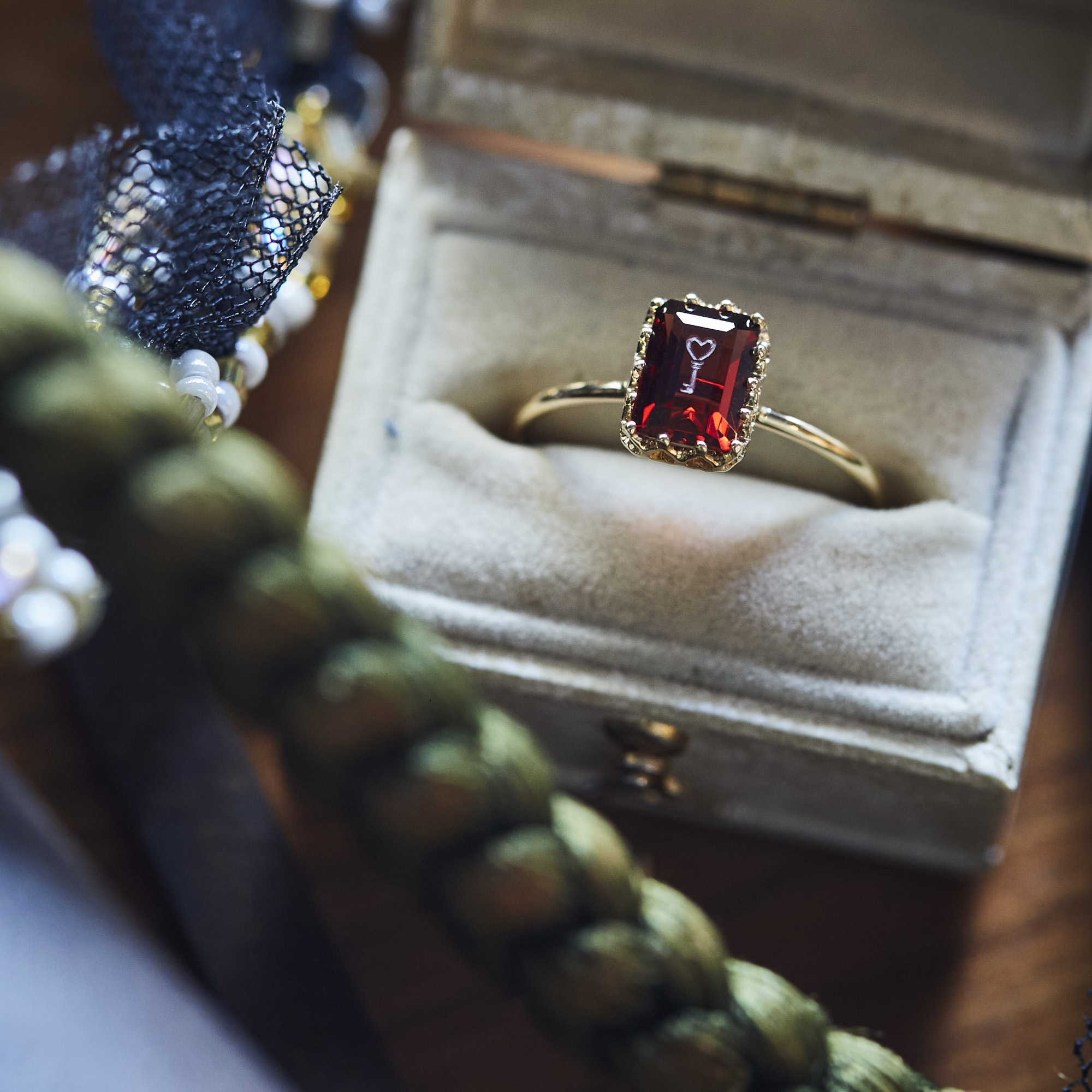 float ring Garnet / 2507-020