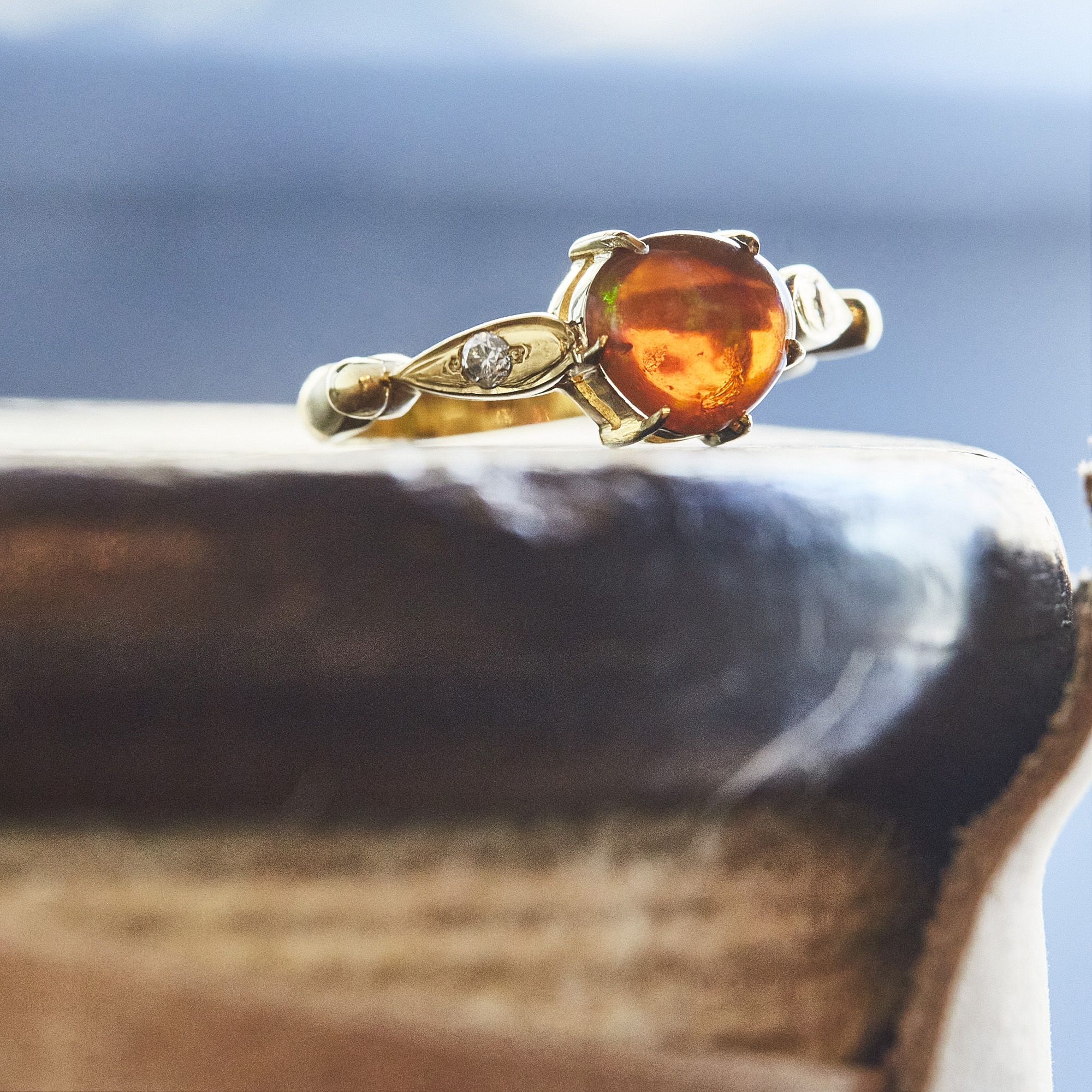 Deformed Opal & Diamond Vintage ring / 2507AU015