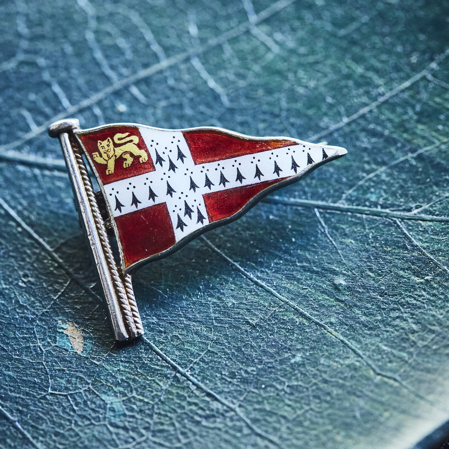 Vintage Enamel Brooch / Flag / 2512AU009