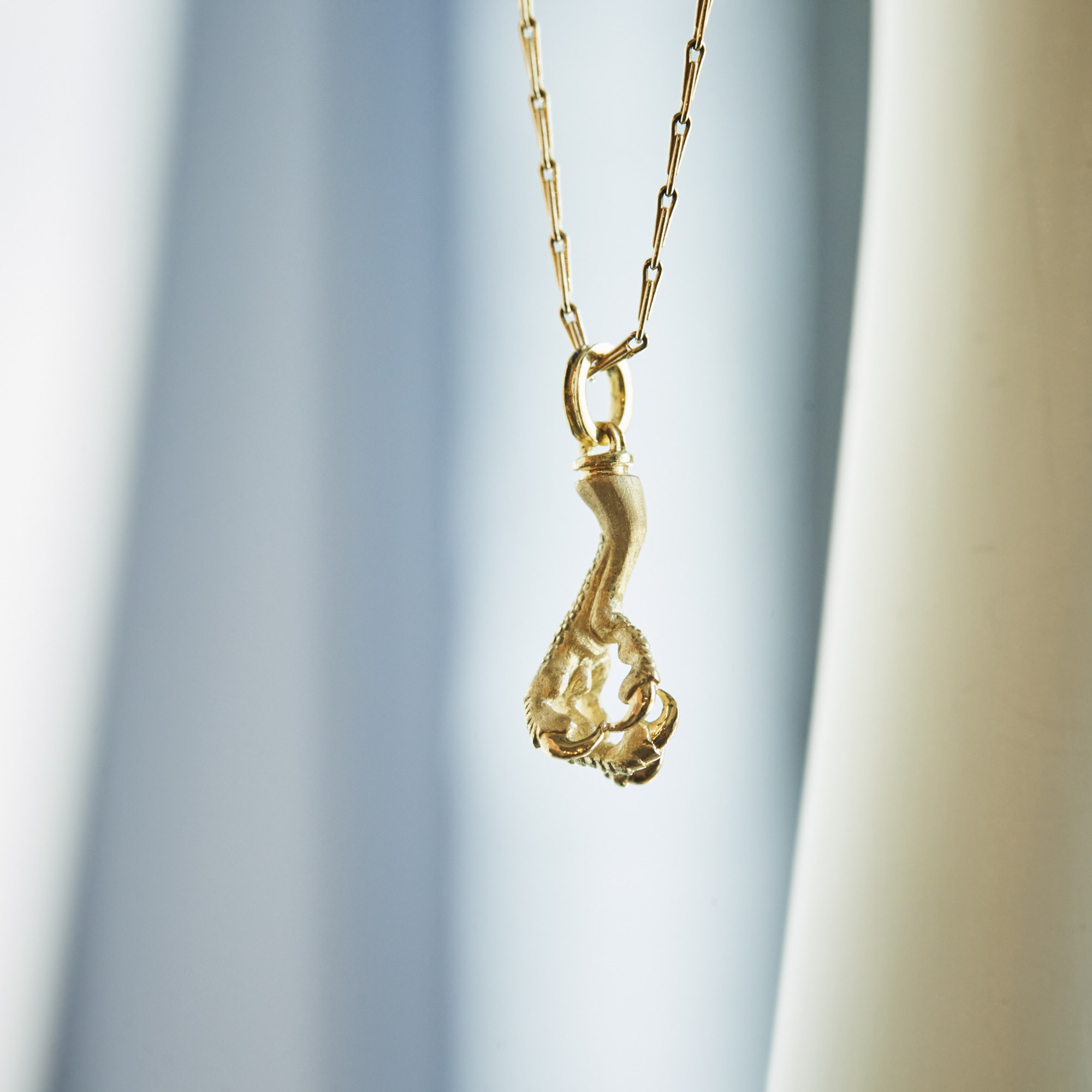 Hawk’s leg charm / 2512M003