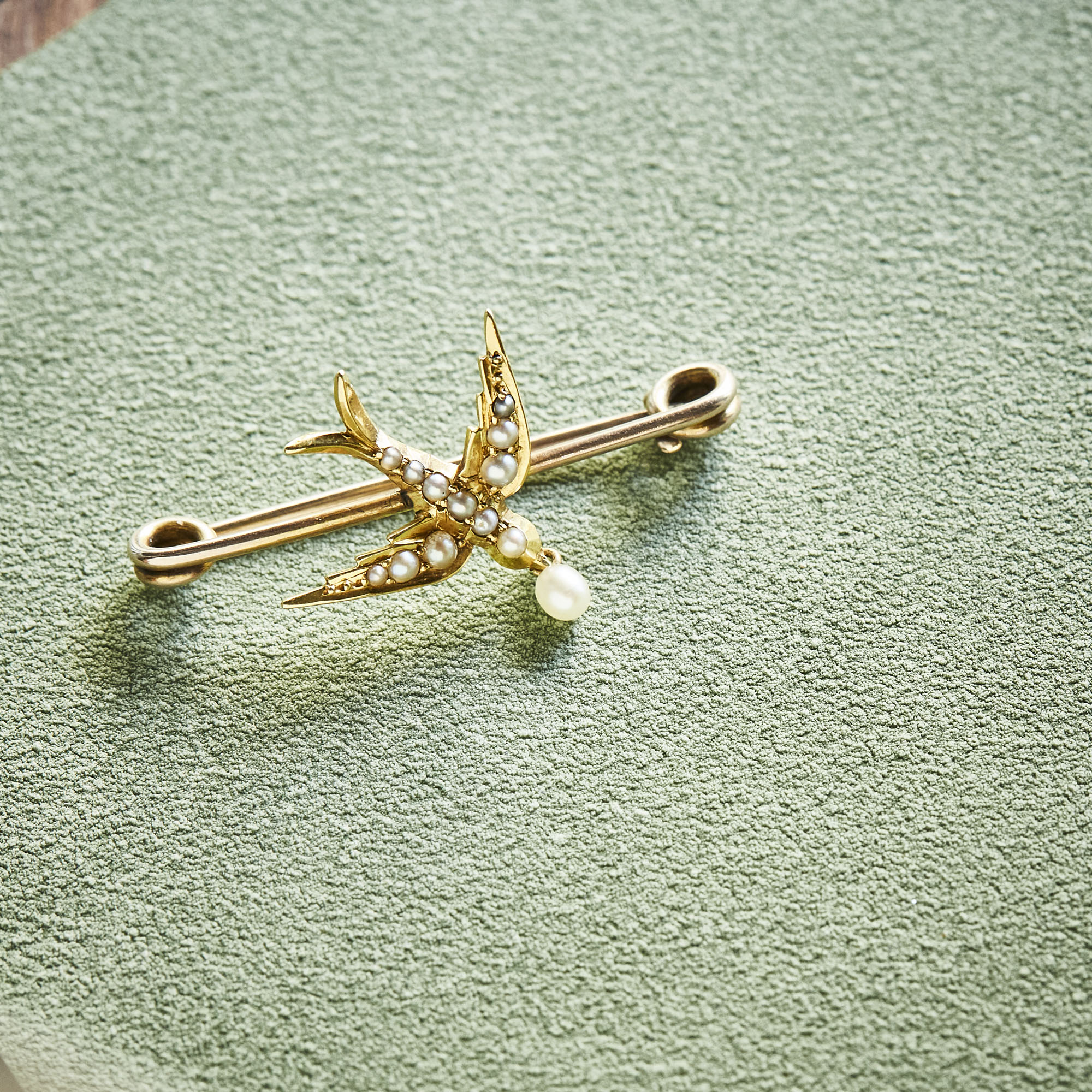 Vintage swallow brooch / 2607AU001